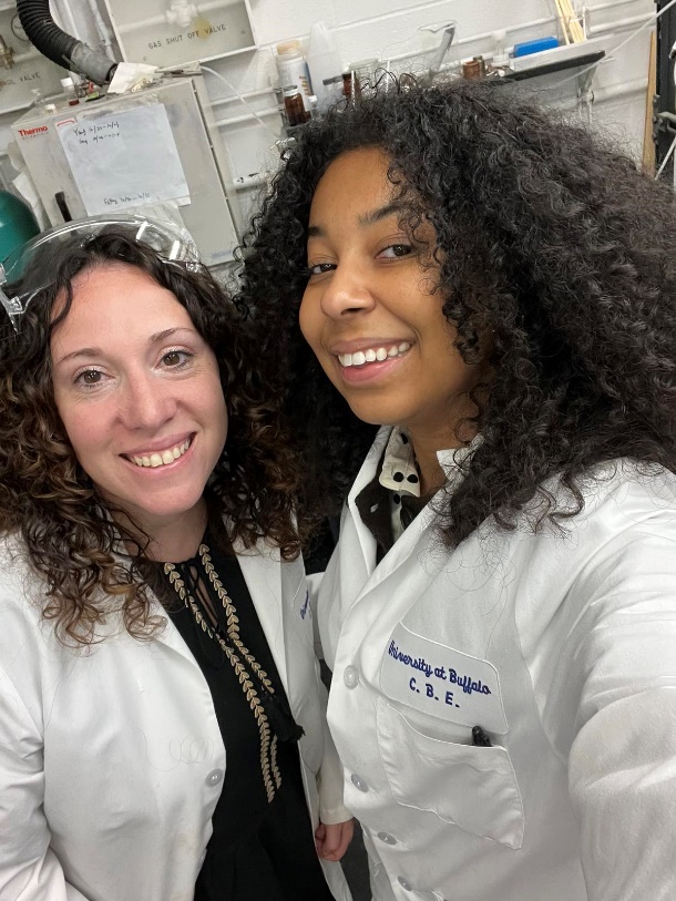 Зображення, що містить Обличчя людини, особа, одежа, усмішка</p>
<p>Вміст на основі ШІ може бути неправильним.