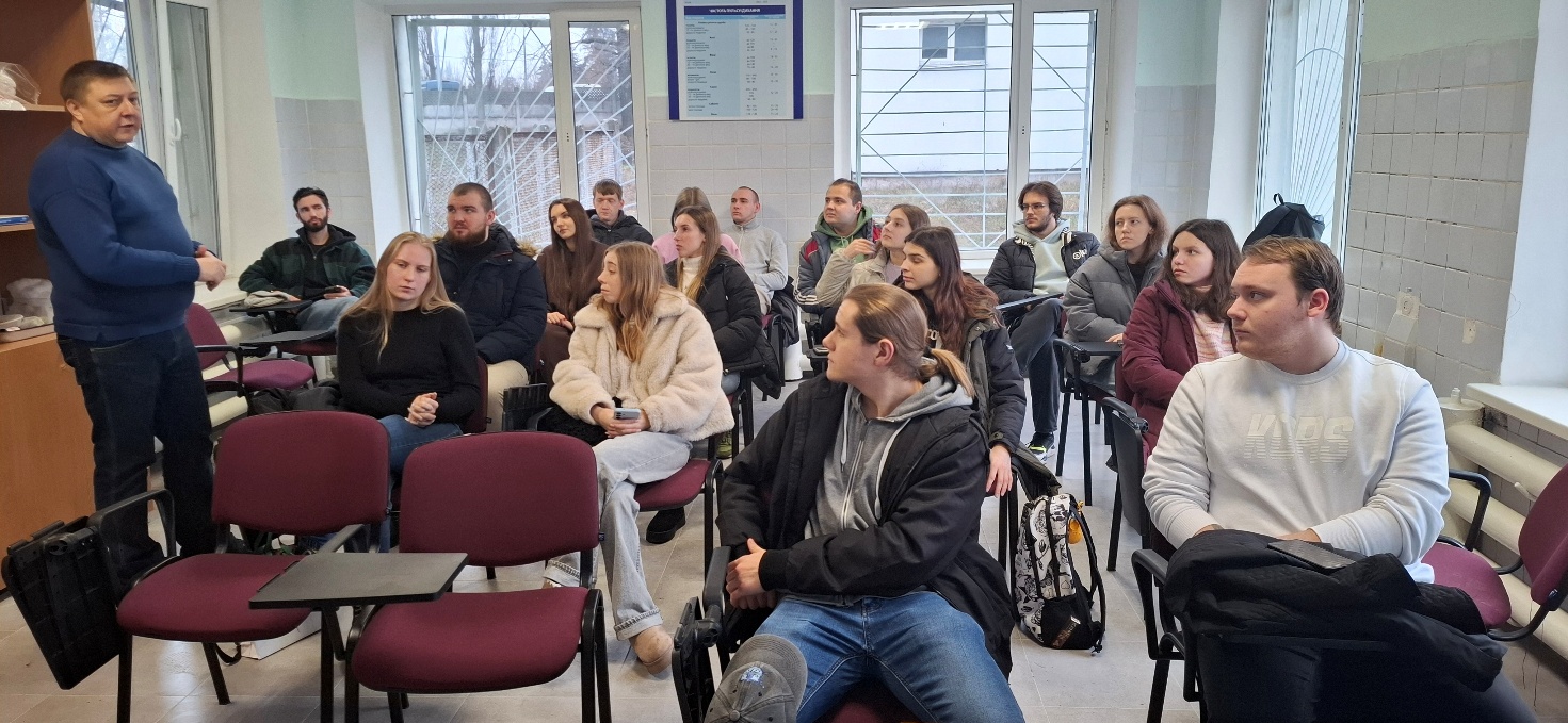 Зображення, що містить одежа, особа, чоловік, жінка</p>
<p>Вміст на основі ШІ може бути неправильним.