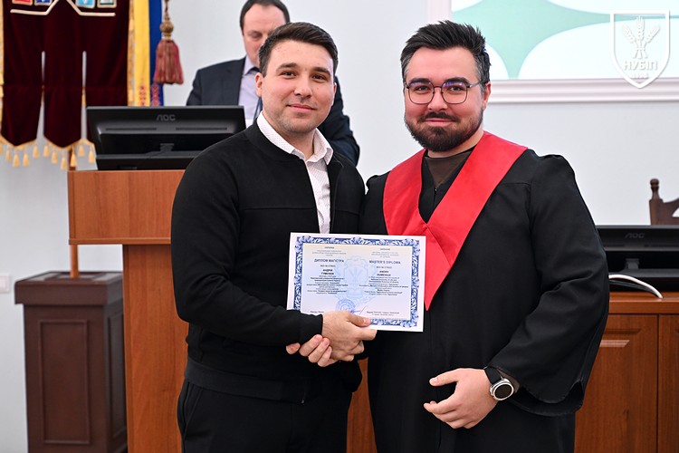 Зображення, що містить особа, одежа, Обличчя людини, усмішка</p>
<p>Вміст на основі ШІ може бути неправильним.