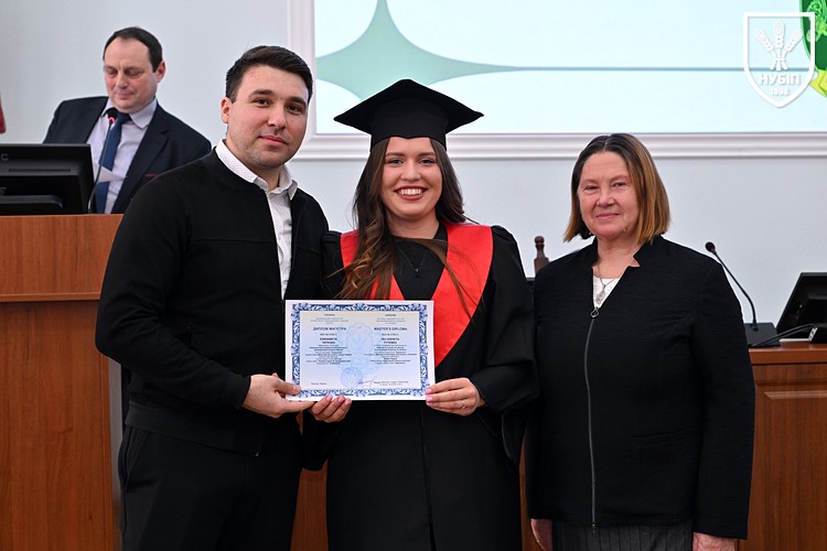 Зображення, що містить одежа, початок, особа, Обличчя людини</p>
<p>Вміст на основі ШІ може бути неправильним.