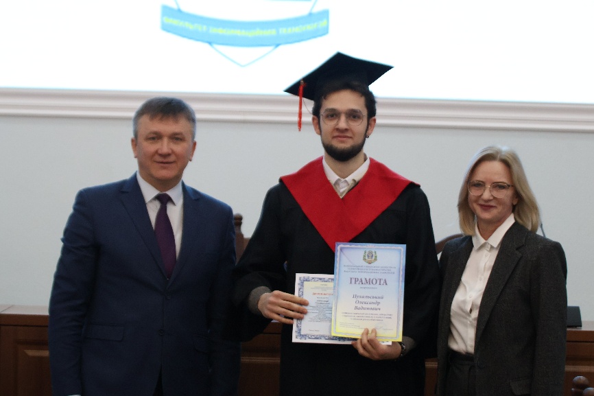 A group of people posing for a photo</p>
<p>AI-generated content may be incorrect.