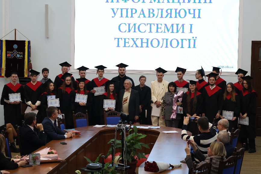 A group of people in graduation gowns</p>
<p>AI-generated content may be incorrect.