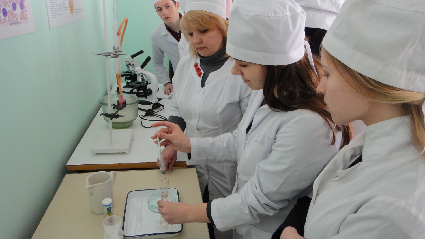 Зображення, що містить особа, одежа, у приміщенні, Медичне обладнання</p>
<p>Вміст на основі ШІ може бути неправильним.