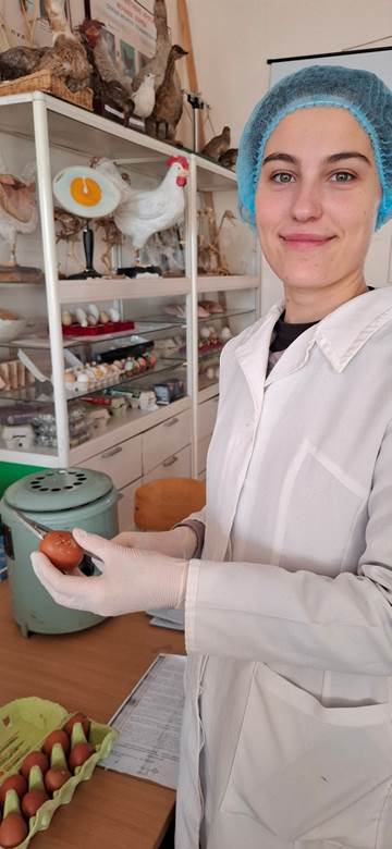 Зображення, що містить особа, у приміщенні, Обличчя людини, Медичне обладнання</p>
<p>Вміст на основі ШІ може бути неправильним.