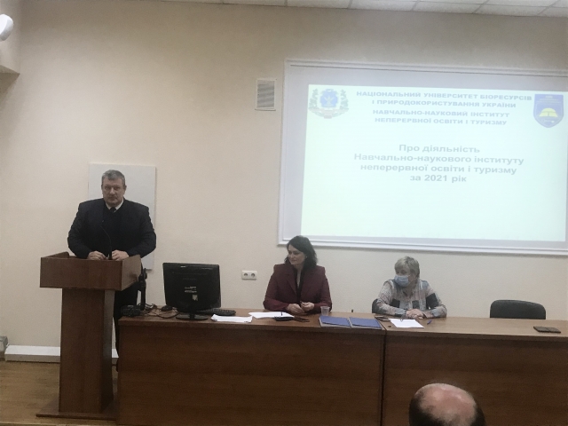 Изображение выглядит как текст, стена, внутренний, человекАвтоматически созданное описание