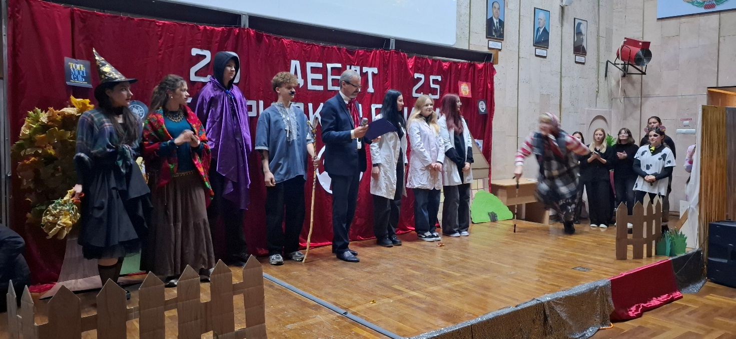 Зображення, що містить одежа, особа, взуття, будівля</p>
<p>Вміст на основі ШІ може бути неправильним.