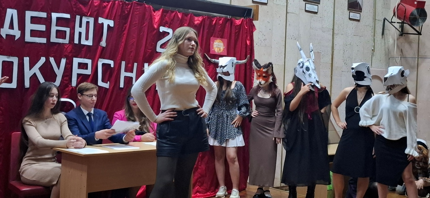 Зображення, що містить одежа, жінка, особа, чоловік</p>
<p>Вміст на основі ШІ може бути неправильним.