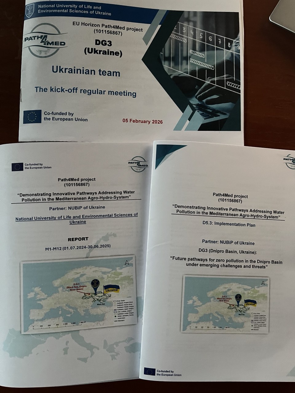 A group of papers on a table</p>
<p>AI-generated content may be incorrect.