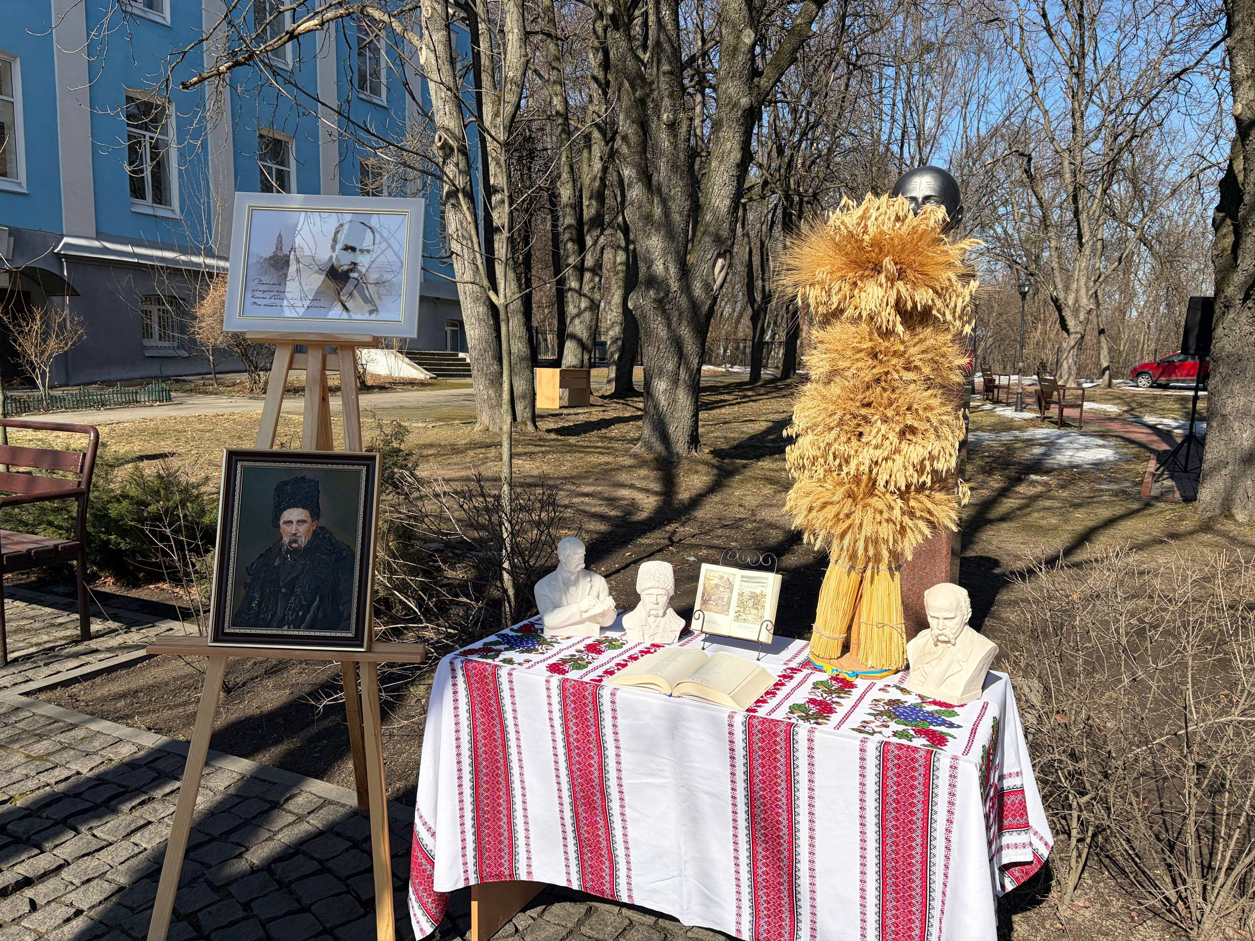 Зображення, що містить просто неба, дерево, стіл, могила</p>
<p>Вміст на основі ШІ може бути неправильним.