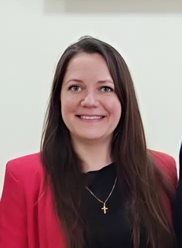 Зображення, що містить Обличчя людини, особа, одежа, усмішка</p>
<p>Вміст, створений ШІ, може бути неправильним.