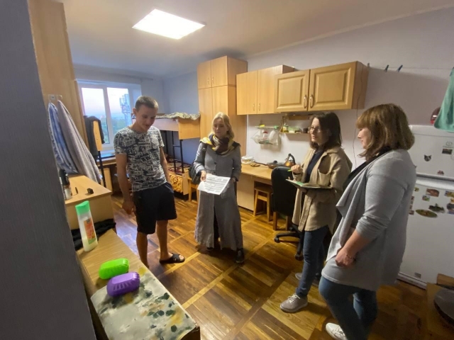 Изображение выглядит как текст, внутренний, стена, полАвтоматически созданное описание