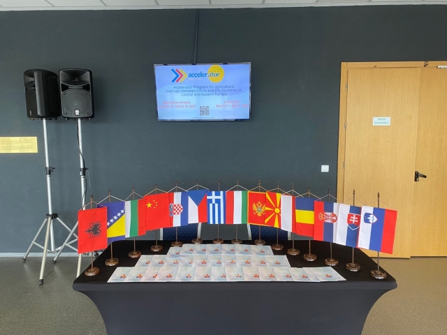 A picture containing text, wall, indoorDescription automatically generated