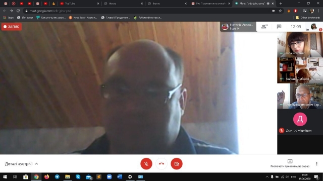 Изображение выглядит как внутренний, монитор, компьютер, электроникаАвтоматически созданное описание