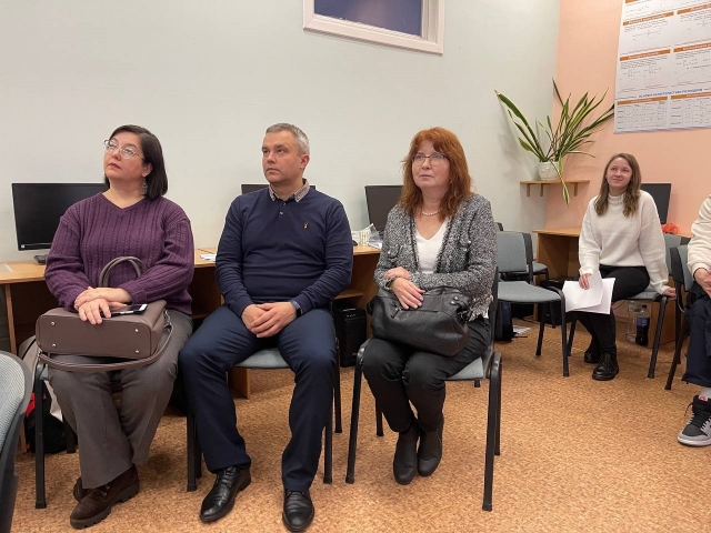 A group of people sitting in chairsDescription automatically generated