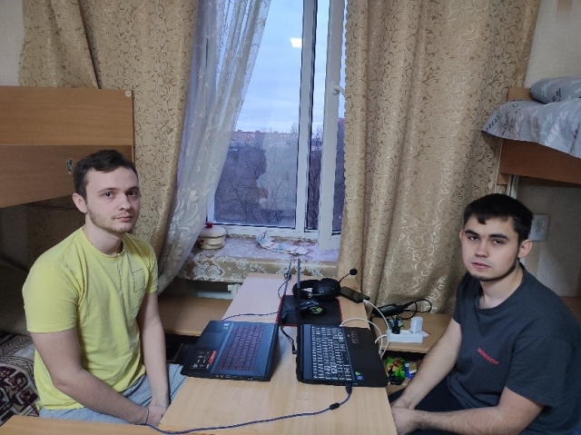 Зображення, що містить особа, одежа, Обличчя людини, у приміщенніВміст, створений ШІ, може бути неправильним.